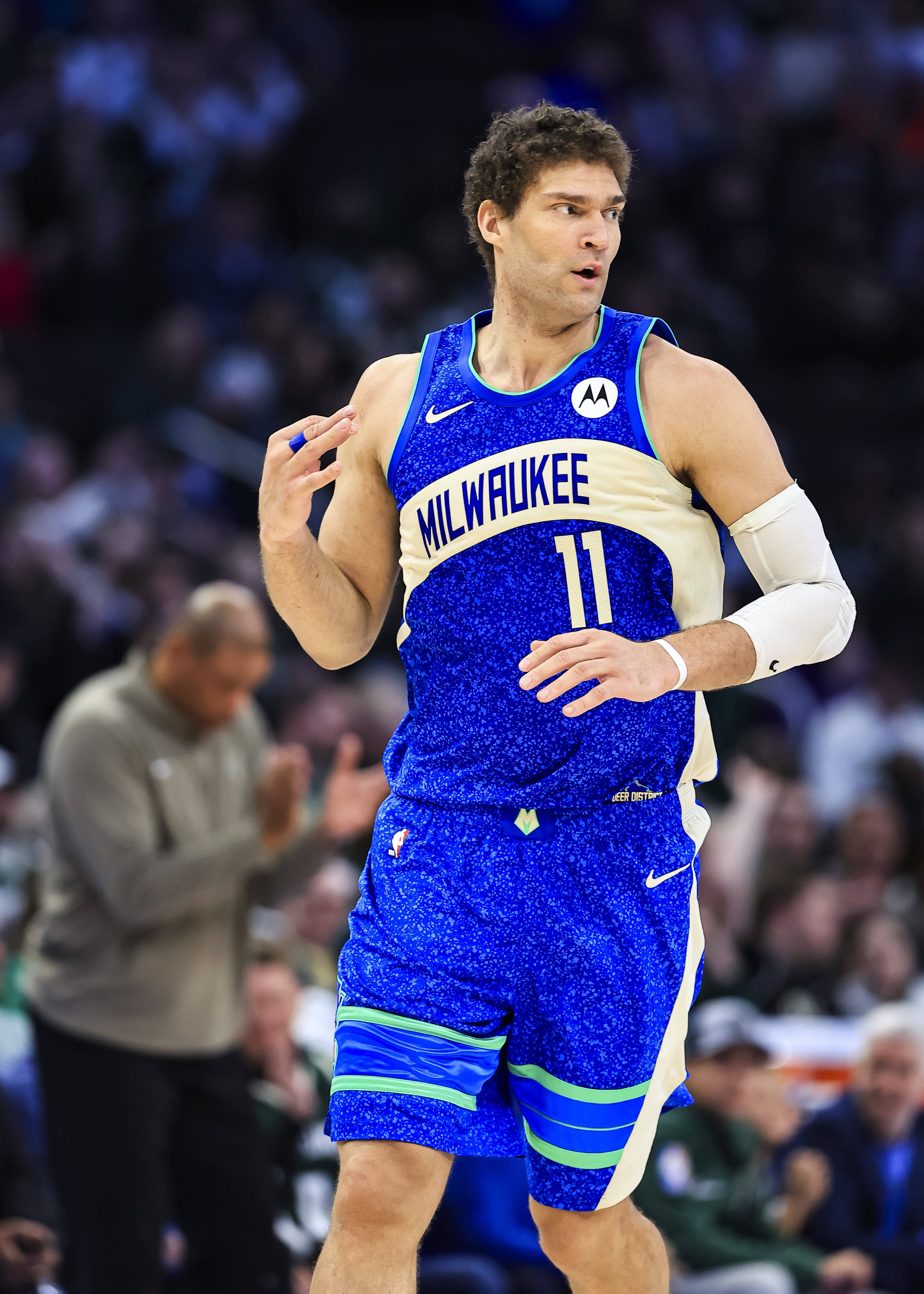 开云平台-包含篮网主场负雄鹿，东部竞争激烈的词条