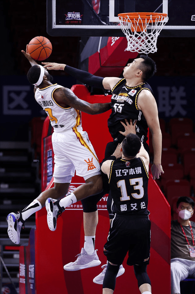 拜仁横扫对手,挺进无可争议半决赛 拜仁横扫对手,挺进无可争议半决赛