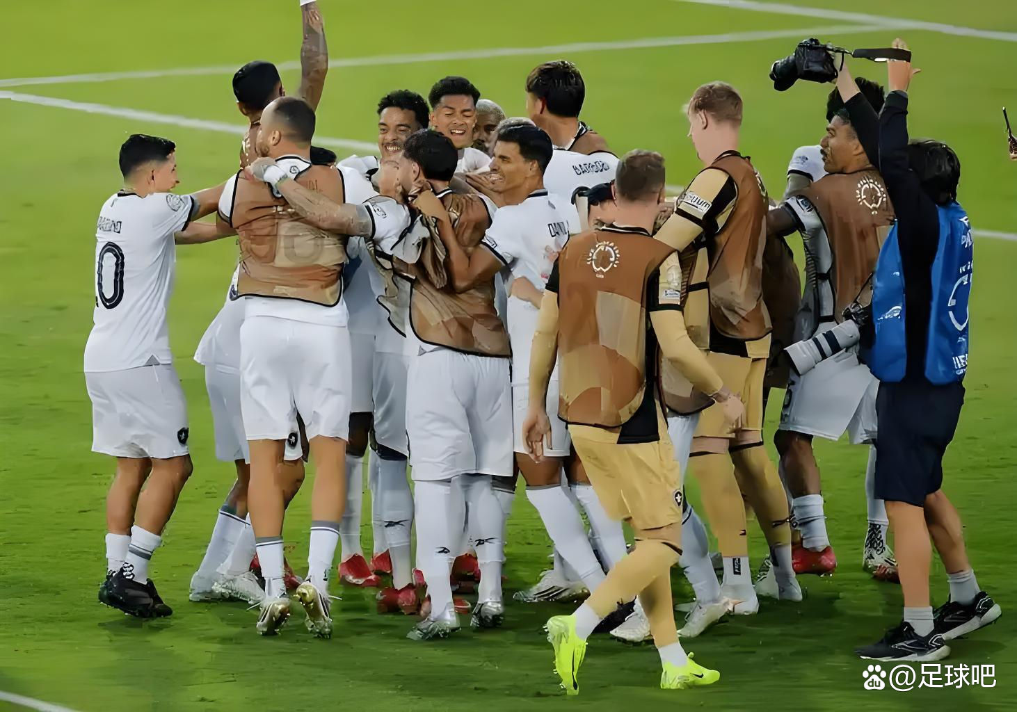 开云APP-国际联赛一触即发,各队备战紧张