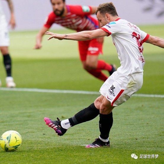 开云体育登录-塞维利亚遭遇失利,球队反思比赛表现