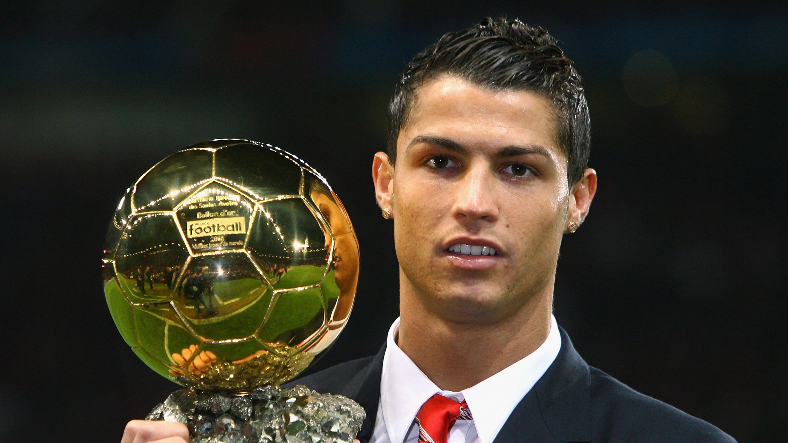 开云体育APP下载-救赎的刀刃,德意志的裂痕,马丁内利如何刺穿一个国家的足球神话