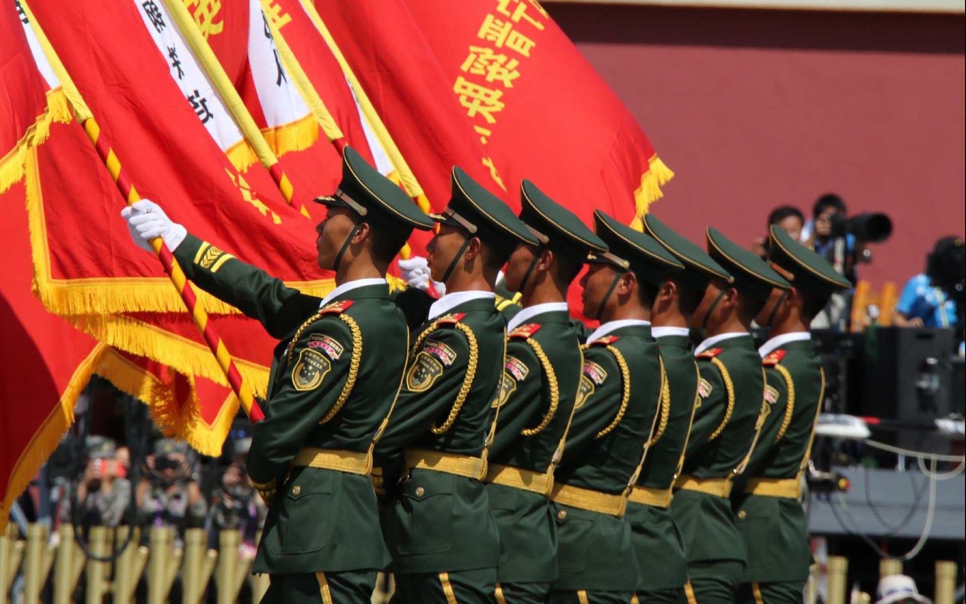 高温熔炉，维尼修斯如何在丹麦战术围城中破局